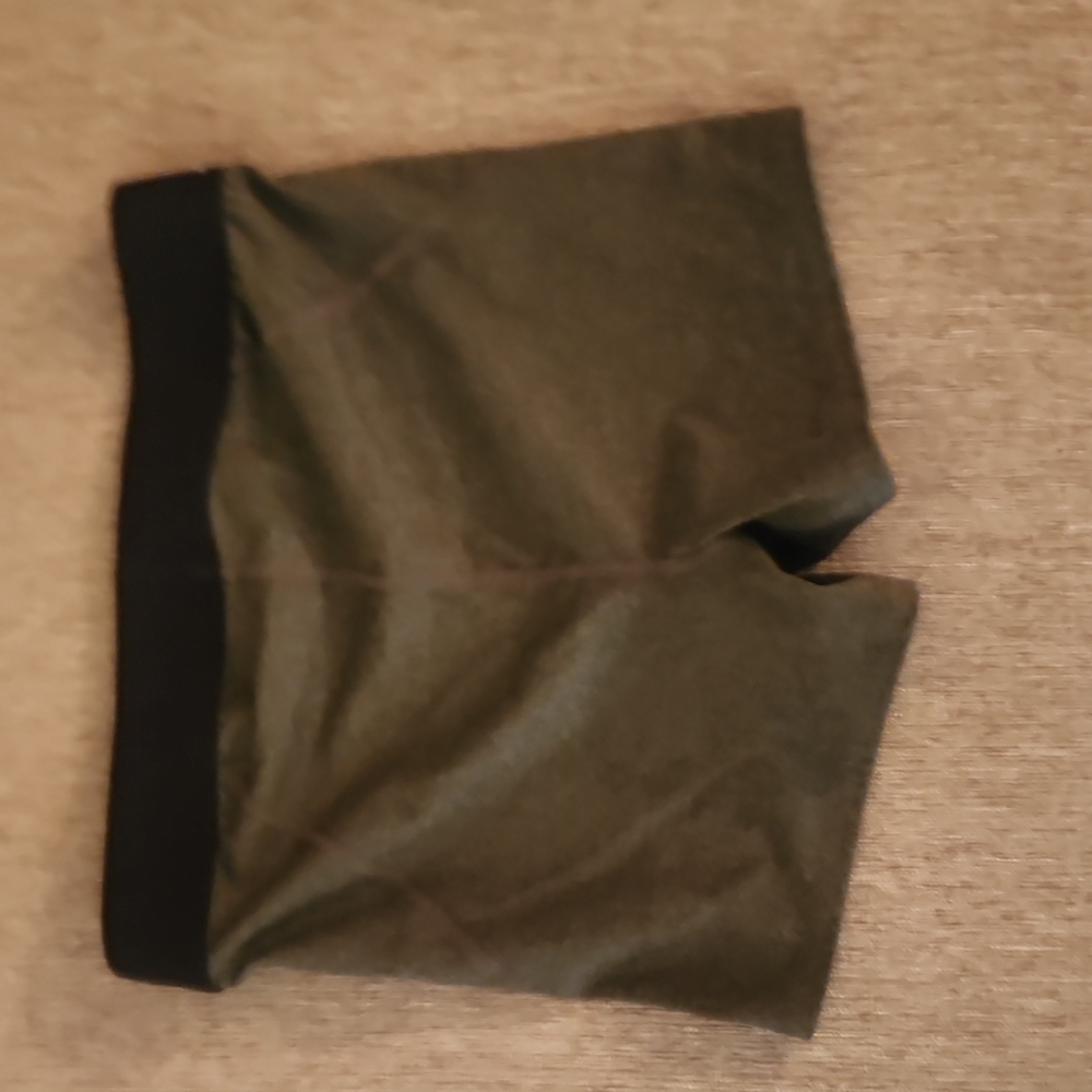 Running shorts, NEW - Picture 2 of 3